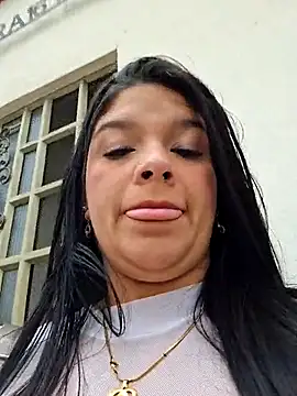 Snapshot of Eiimy_pretty chatting on October 4, 2025, 8:21 pm Eiimy pretty online show from October 4, 2025, 8:21 pm