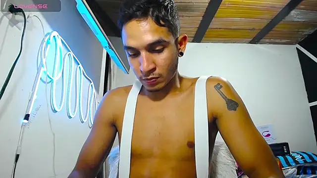Angel latinboy online show from March 11, 2025, 1:05 am