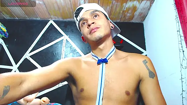 Snapshot of Angel_latinboy chatting on October 2, 2025, 10:35 pm Angel latinboy online show from October 2, 2025, 10:35 pm