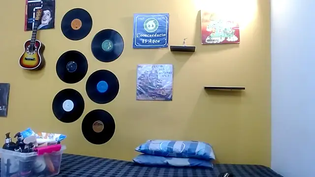 skinnyverus18 online show from April 10, 2026, 6:26 pm