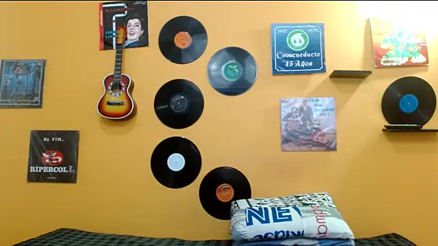 skinnyverus18 online show from November 21, 2025, 7:02 pm