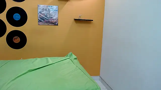 skinnyverus18 online show from February 26, 2026, 7:36 pm