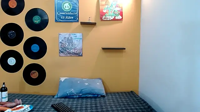 skinnyverus18 online show from March 21, 2026, 7:51 pm