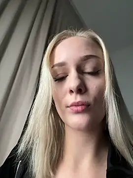 Snapshot of DaryaDoll chatting on November 4, 2025, 8:12 pm DaryaDoll online show from November 4, 2025, 8:12 pm