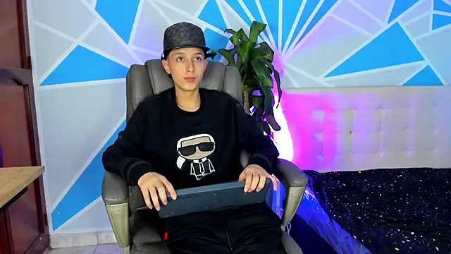 ArthurCox online show from October 10, 2025, 5:47 pm