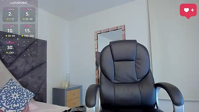 Snapshot of SaraWagner_ chatting on October 11, 2025, 12:11 am SaraWagner online show from October 11, 2025, 12:11 am