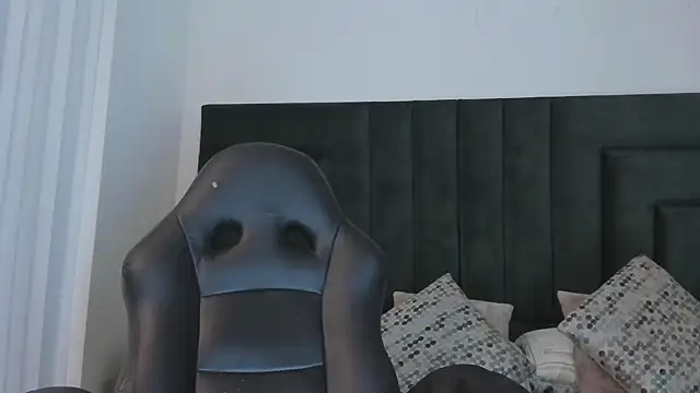 Snapshot of SaraWagner_ chatting on December 20, 2025, 1:52 am SaraWagner online show from December 20, 2025, 1:52 am