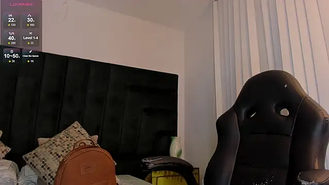 Snapshot of SaraWagner_ chatting on December 23, 2025, 12:11 am SaraWagner online show from December 23, 2025, 12:11 am