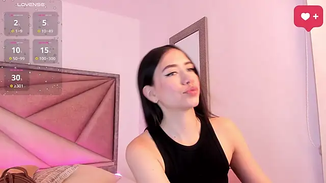 Snapshot of SaraWagner_ chatting on October 30, 2025, 1:04 am SaraWagner online show from October 30, 2025, 1:04 am