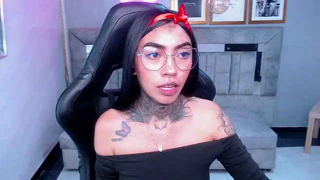 Ashley Blum v online show from September 17, 2025, 7:38 pm