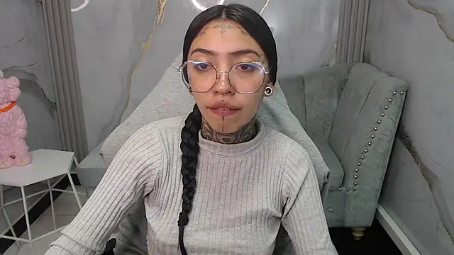 Ashley Blum v online show from October 31, 2025, 1:19 pm