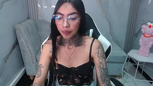 Ashley Blum v online show from September 18, 2025, 7:39 pm