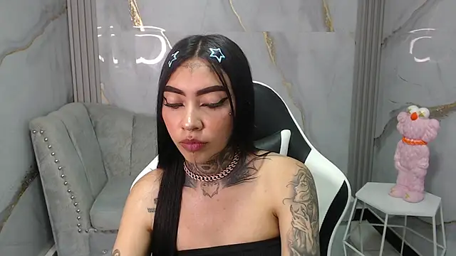 Ashley Blum v online show from October 4, 2025, 8:10 pm