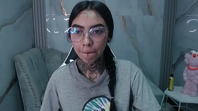 Ashley Blum v online show from September 24, 2025, 7:42 pm