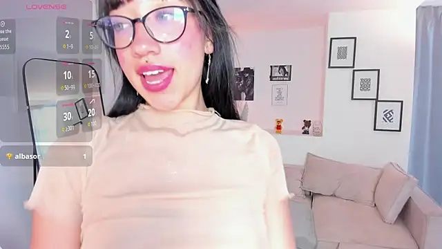 Miacorner  online show from November 18, 2025, 8:34 pm