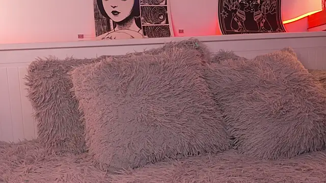 sophieee art online show from April 16, 2026, 3:40 am