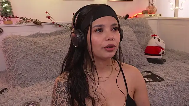 sophieee art online show from December 15, 2025, 8:03 pm