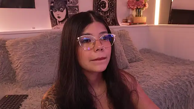 sophieee art online show from February 10, 2026, 3:49 am