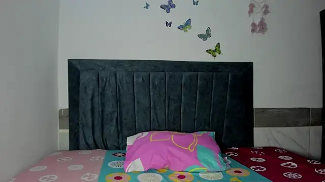 emmie bunny online show from April 4, 2026, 10:27 pm