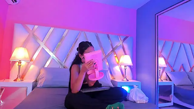 Snapshot of JadeeKhan chatting on October 9, 2025, 8:20 pm JadeeKhan online show from October 9, 2025, 8:20 pm