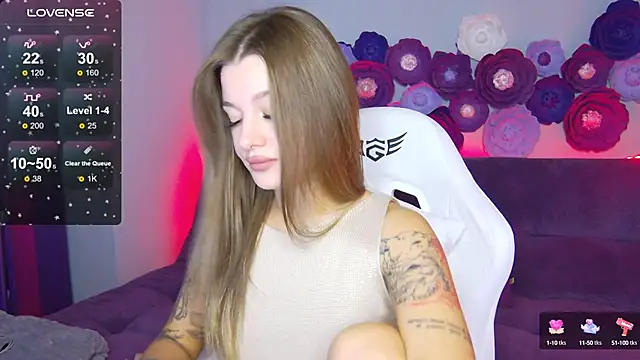 Snapshot of LindaBrilliant chatting on October 3, 2025, 2:59 am LindaBrilliant online show from October 3, 2025, 2:59 am