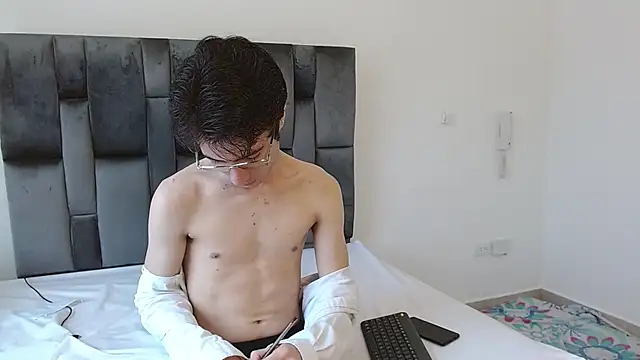 VIKTORNOIR online show from October 15, 2025, 1:52 pm