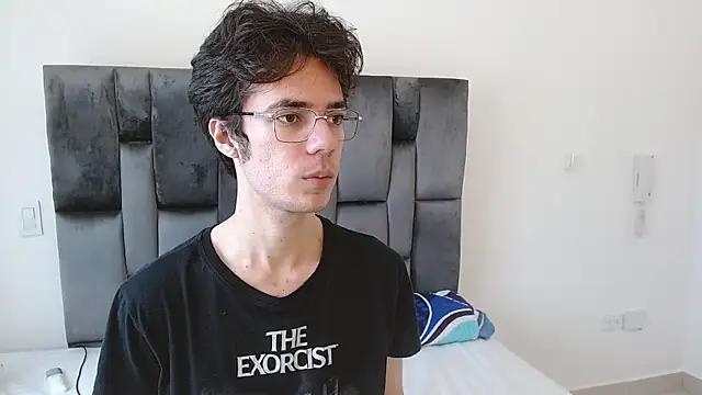 VIKTORNOIR online show from October 25, 2025, 4:29 pm