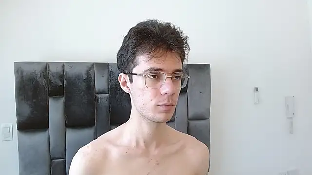 VIKTORNOIR online show from October 31, 2025, 3:52 pm