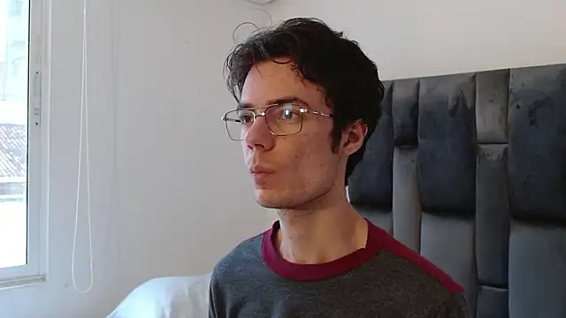 VIKTORNOIR online show from October 4, 2025, 12:28 pm