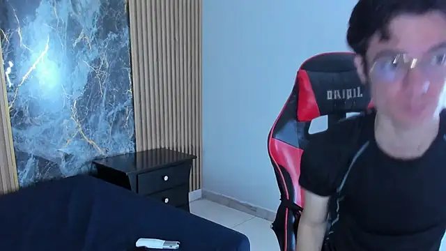 VIKTORNOIR online show from October 6, 2025, 1:01 pm