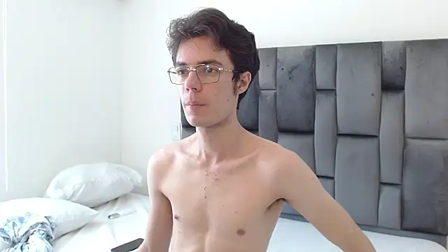 VIKTORNOIR online show from October 2, 2025, 3:37 pm