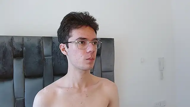 VIKTORNOIR online show from October 30, 2025, 2:25 pm