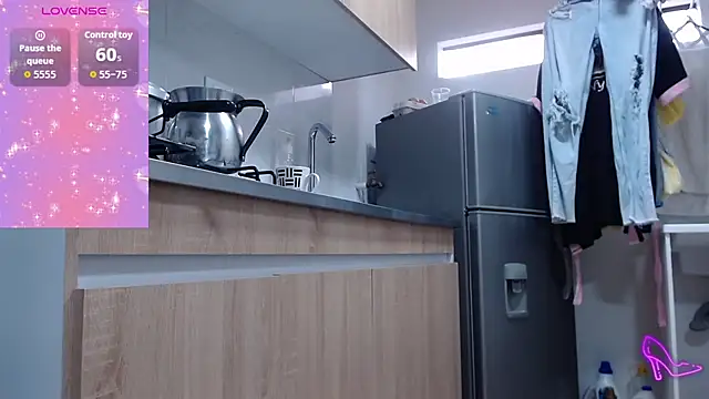 AllysonStonne online show from December 3, 2025, 10:09 pm