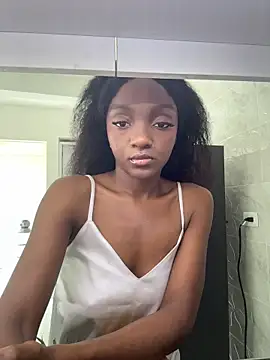 Snapshot of Keirahartz chatting on February 22, 2026, 2:41 pm Keirahartz online show from February 22, 2026, 2:41 pm