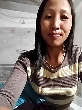 cute love00 online show from November 25, 2025, 3:29 am