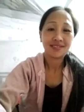 Snapshot of cute_love00 chatting on October 17, 2025, 10:33 pm cute love00 online show from October 17, 2025, 10:33 pm