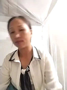 Snapshot of cute_love00 chatting on October 7, 2025, 11:06 pm cute love00 online show from October 7, 2025, 11:06 pm