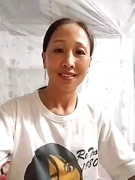 Snapshot of cute_love00 chatting on September 17, 2025, 11:18 pm cute love00 online show from September 17, 2025, 11:18 pm