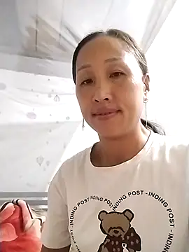 Snapshot of cute_love00 chatting on October 15, 2025, 9:39 am cute love00 online show from October 15, 2025, 9:39 am