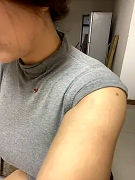 jiajia1060 online show from September 22, 2025, 12:38 am