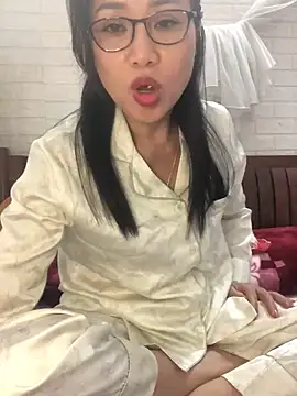 Vitamin sexy online show from December 19, 2025, 1:02 pm