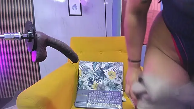 Snapshot of Micki__ chatting on October 13, 2025, 12:07 pm Micki   online show from October 13, 2025, 12:07 pm