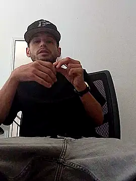 Snapshot of Andrez5041 chatting on September 29, 2025, 6:31 am Andrez5041 online show from September 29, 2025, 6:31 am