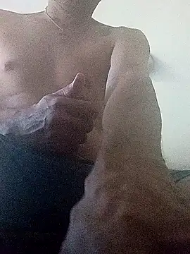 Snapshot of Andrez5041 chatting on October 21, 2025, 7:35 pm Andrez5041 online show from October 21, 2025, 7:35 pm