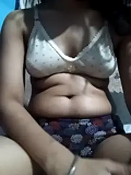 Cute radhaaa online show from May 12, 2026, 10:32 am