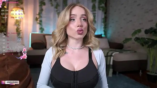 BabyyyLunaX online show from June 18, 2026, 7:41 pm