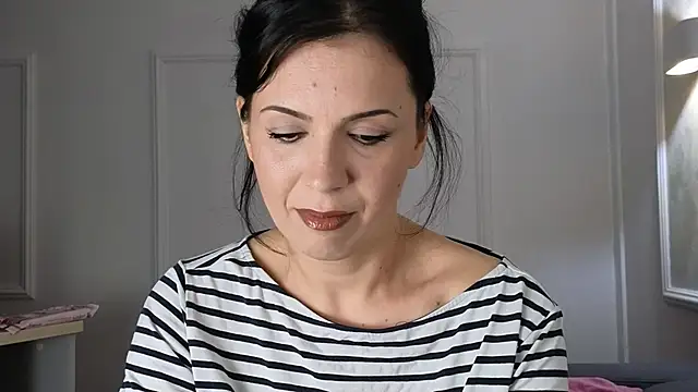 Snapshot of AlyaRei chatting on October 16, 2025, 7:44 pm AlyaRei online show from October 16, 2025, 7:44 pm