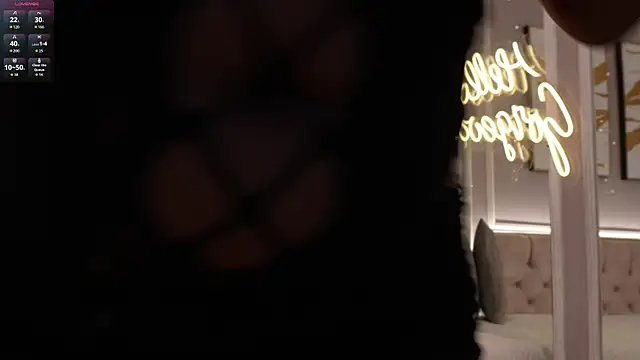 ellette   online show from April 17, 2026, 7:38 pm