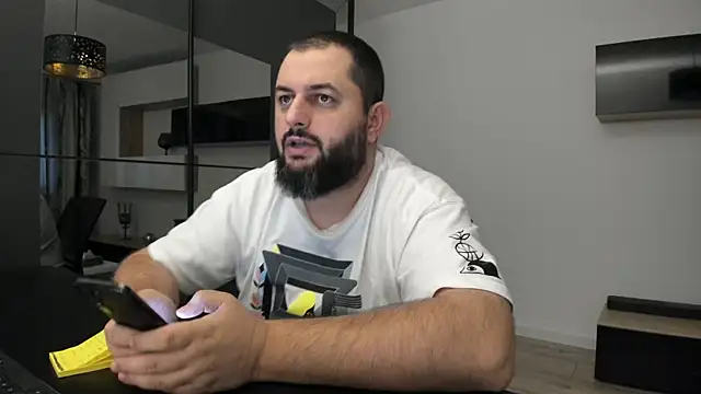 Snapshot of DravenPeak chatting on September 14, 2025, 3:23 pm DravenPeak online show from September 14, 2025, 3:23 pm