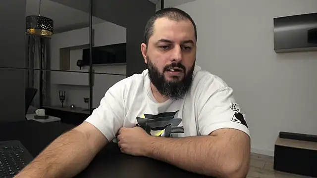 Snapshot of DravenPeak chatting on October 3, 2025, 10:00 pm DravenPeak online show from October 3, 2025, 10:00 pm